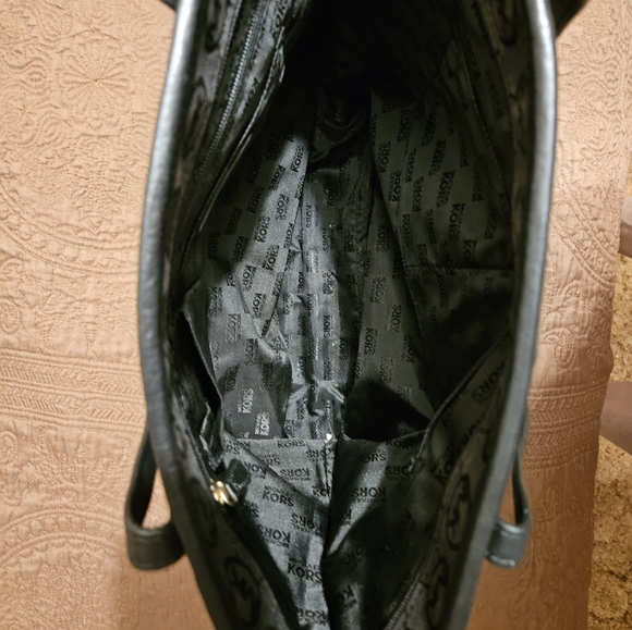 Michael Kors Bennet Large Tote - Picture 5 of 11